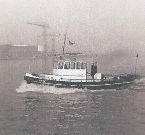 De Krim varend, met kranen op de achtergrond