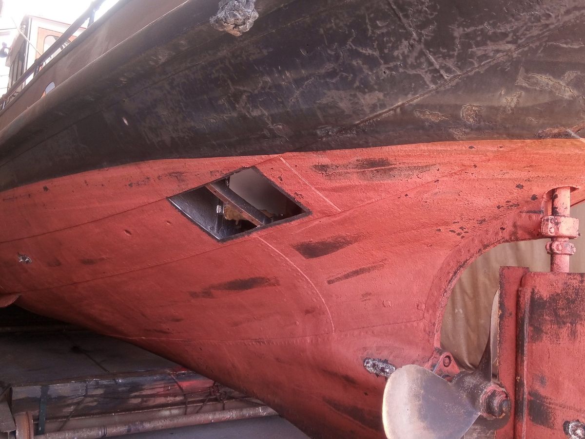 Achterschip op de helling, bakboord